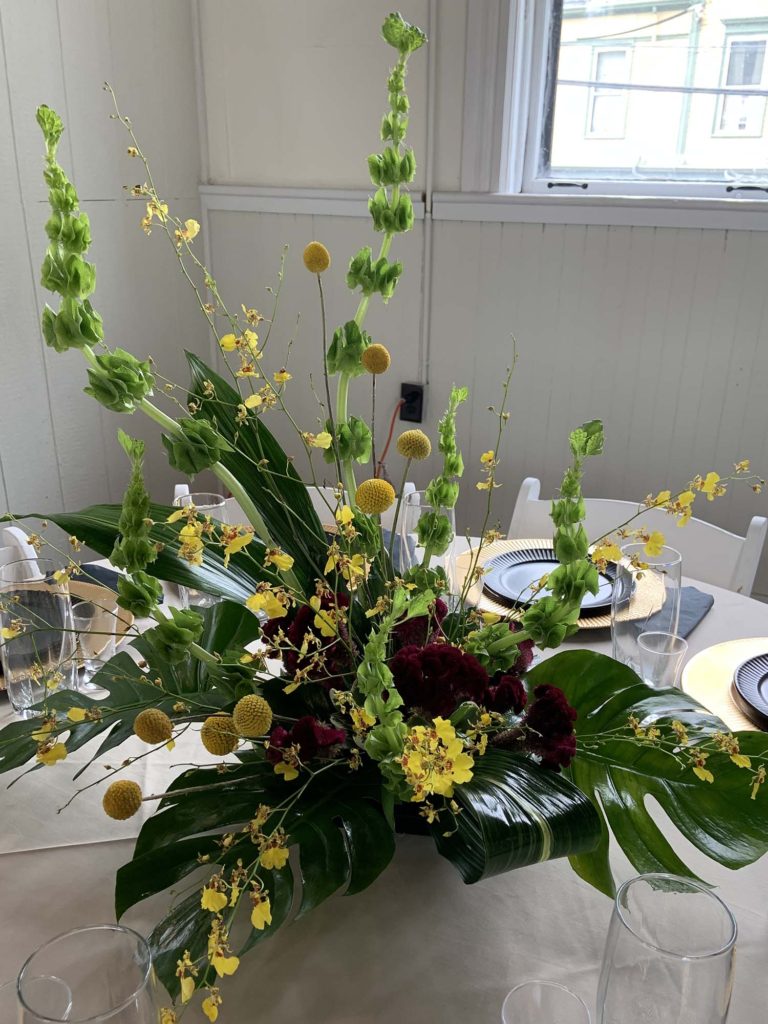 Event - Gold Plate Floral Table Arrangement Detail