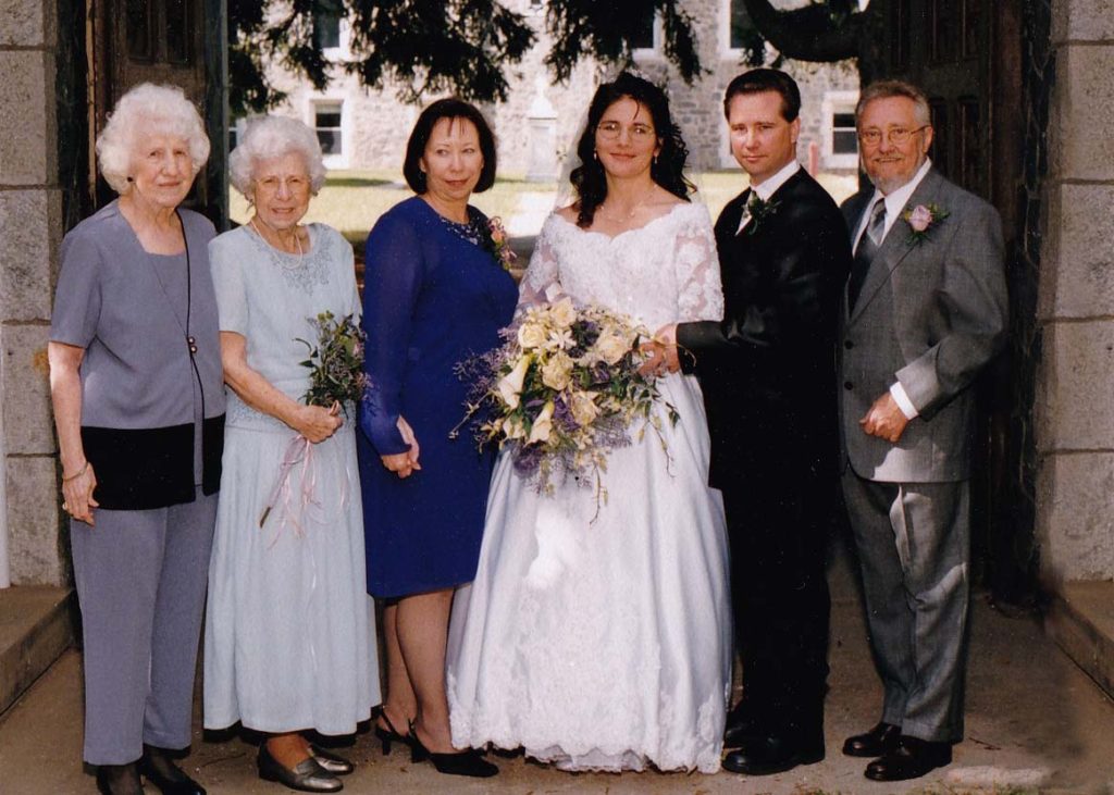Wedding Family - Bride Bouquet with Floral arrangements, Boutonnieres